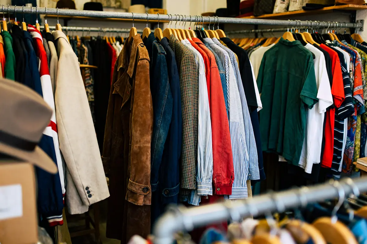 Friperie au Mans : les meilleures adresses vintage et solidaires