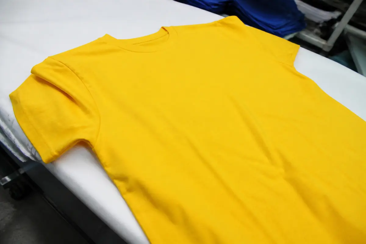 Comment on écrit T shirt : variantes, orthographe et prononciation ?